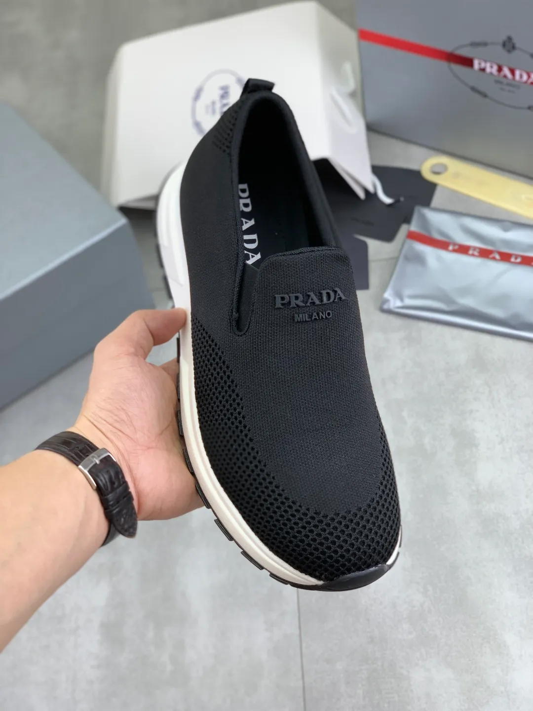 Men's shoes 💰P560💰[New model] Flying weave series (summer must-have) is now available on the official website, 🆘 Trendy brand (Prada) mainly promotes popular models, avant-garde and versatile fashionable men's shoes, private version molding, cowhide surface splicing 1:1.. Simple fashion, original imported cowhide lining and cowhide feet; the atmosphere and personality are more fashionable, eye-catching and pursuing class. It will subvert the old idea and be a must-have for fashion trendsetters with you! Must keep it for yourself! High-end comfort and low-end, high-end quality workmanship. Size: 38-45 6️⃣colors available.